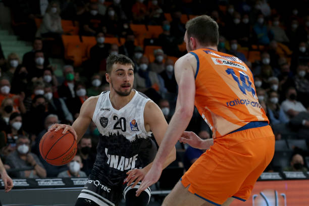 萨沃纳在短 萨沃纳在短