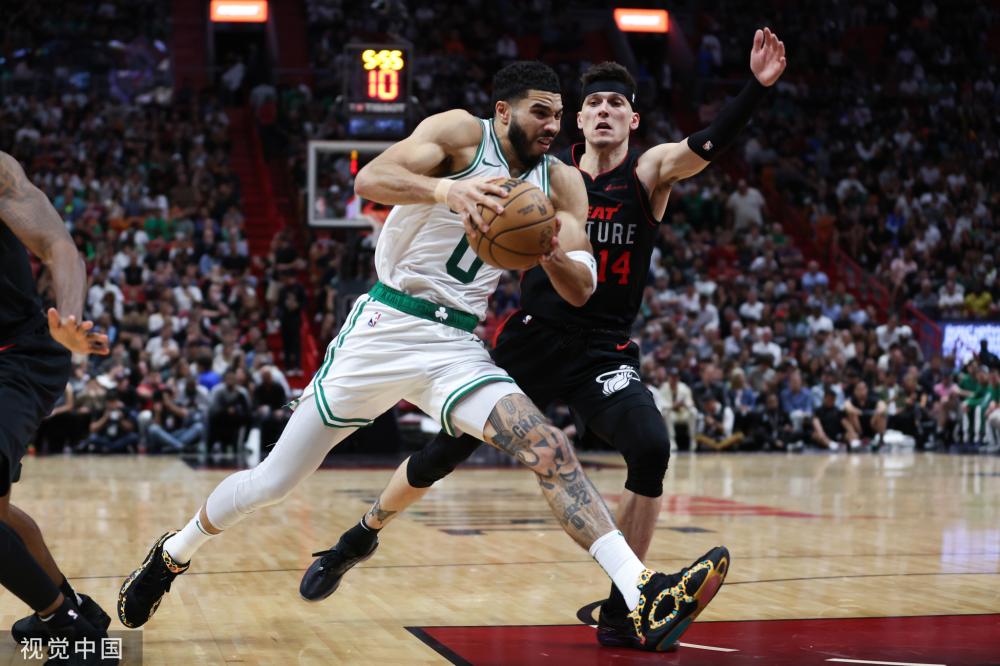 显示了他在 显示了他在